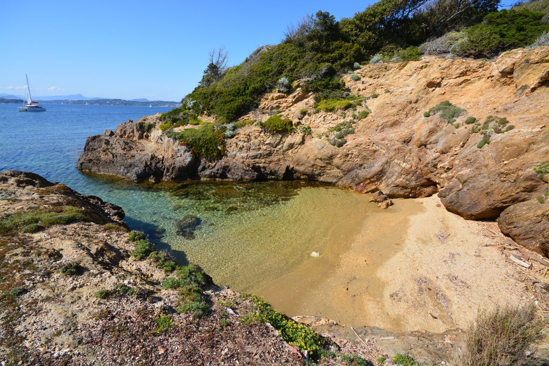 Plage de Porquerolles accessible en bateau